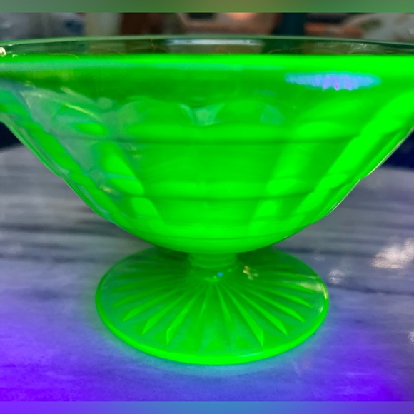 Vintage Uranium/Vaseline Glass Sherbet Dish, c. 1930s, by Anchor Hocking - Picture 5 of 7